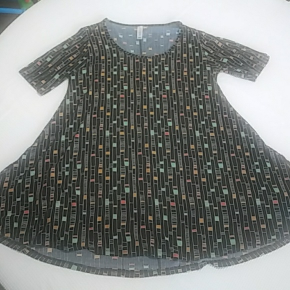 LuLaRoe Tops - LuLaRoe Printed Perfect Tee. XS
